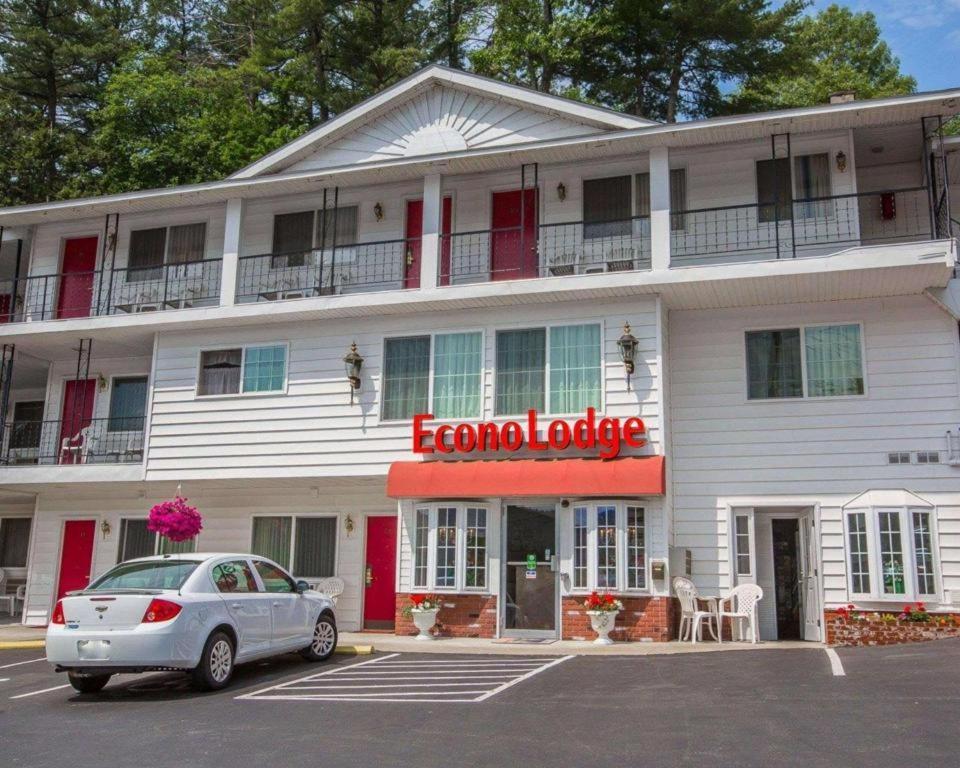 Baymont By Wyndham Lake George Exterior foto